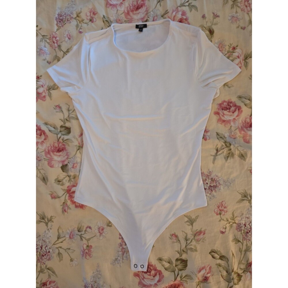 Express Body Contour Bodysuit Size Medium White Short Sleeve New w/o Tags